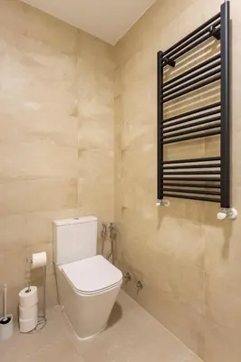 Un baño de New apartment in Cascorro square Madrid center