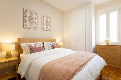 Cama o camas de una habitación en New apartment in Cascorro square Madrid center