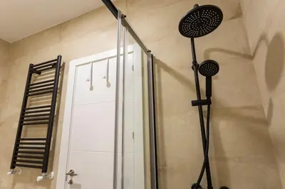 Un baño de New apartment in Cascorro square Madrid center