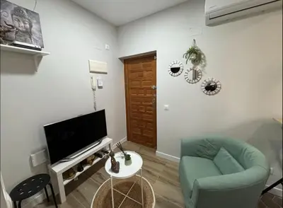 Una televisión o centro de entretenimiento en Acogedor apartamento centro de Madrid
