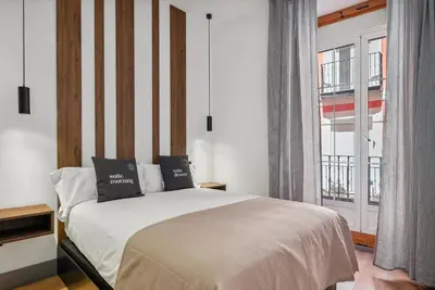 Cama o camas de una habitación en Limehome Madrid Calle de Santa Ana - estancia temporal