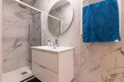 Un baño de Para amantes del arte y la cultura