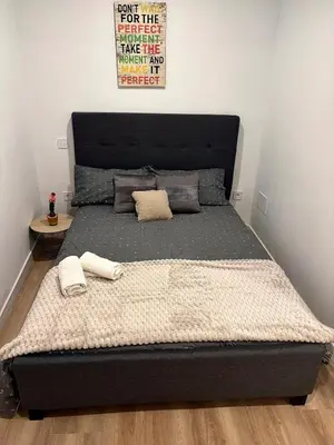 Cama o camas de una habitación en Renovated apartment 15 minutes from Sol