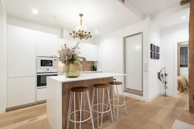 Plano de The Velarde Business Suite Super Luxury 2BR Apartment Optimized for Remote Work