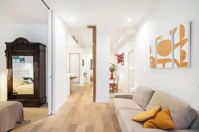 Plano de The Velarde Business Suite Super Luxury 2BR Apartment Optimized for Remote Work