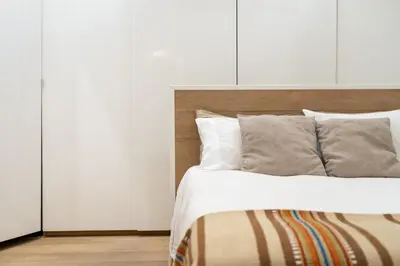 Plano de The Velarde Business Suite Super Luxury 2BR Apartment Optimized for Remote Work