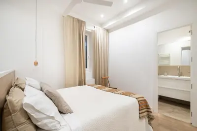 Plano de The Velarde Business Suite Super Luxury 2BR Apartment Optimized for Remote Work