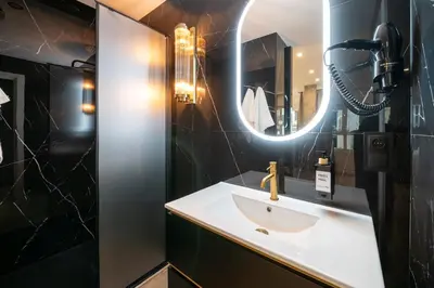 Un baño de SB20 Boutique Studios - by MONARO
