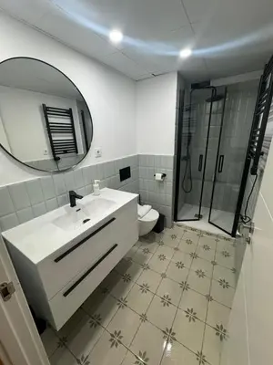 Un baño de Apartamento para 3 personas cerca de Tirso Molina