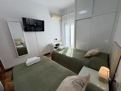 Una televisión o centro de entretenimiento en Habitaciones en Don Ramon
