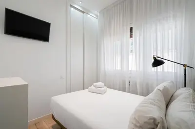 Plano de Parliament View Apartamento de Gran Lujo 6 Pax en Las Cortes