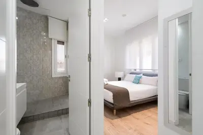 Plano de Parliament View Apartamento de Gran Lujo 6 Pax en Las Cortes