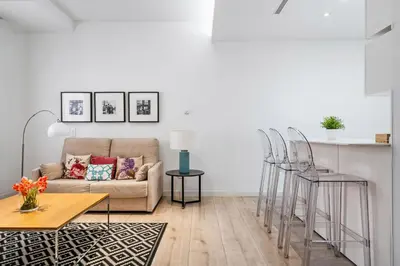 Plano de Parliament View Apartamento de Gran Lujo 6 Pax en Las Cortes