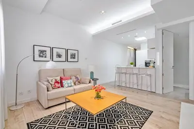 Plano de Parliament View Apartamento de Gran Lujo 6 Pax en Las Cortes