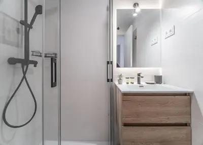 Un baño de Bright cozy - 2 Bdrs 2 Baths -Barrio Salamanca