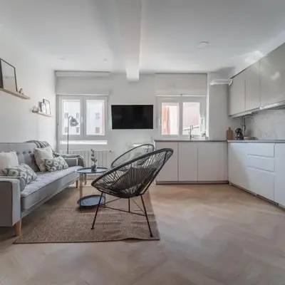 Bright cozy - 2 Bdrs 2 Baths -Barrio Salamanca