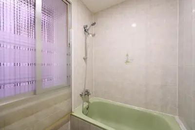 Un baño de PEL300I Piso de 1 dormitorio en el Centro de Madrid