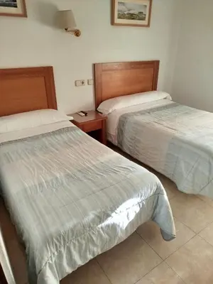 Cama o camas de una habitación en Hostal Rivera Atocha 79