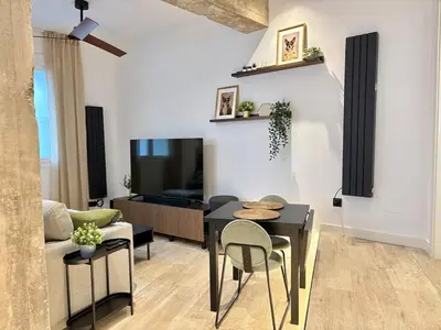 Una televisión o centro de entretenimiento en Cozy apartment in Quince de Mayo by beBalmy