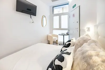 Una televisión o centro de entretenimiento en Coqueto alojamiento en pleno centro de Madrid