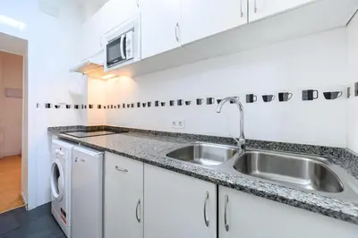Una cocina o zona de cocina en ESA80E Piso en el centro de Madrid -Malasaña Alquiler temporal