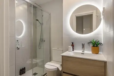 Un baño de Queen's Salamanca Boutique I - Alojamiento corta estancia