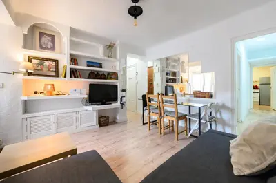 Una cocina o zona de cocina en POR183D Amplio piso 2 dormitorios en La Latina - Alquiler temporal