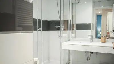 Un baño de Pza Sto Domingo Apartments 2BD - 102