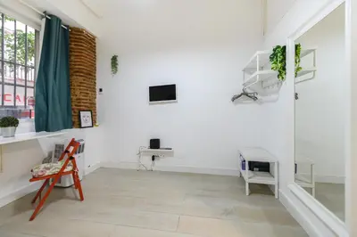 Una televisión o centro de entretenimiento en PIZ401 Acogedor Estudio en el Centro de Madrid - Alquiler temporal