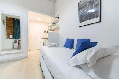 Cama o camas de una habitación en PIZ401 Acogedor Estudio en el Centro de Madrid - Alquiler temporal