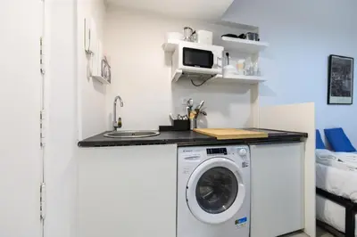 Una cocina o zona de cocina en PIZ401 Acogedor Estudio en el Centro de Madrid - Alquiler temporal