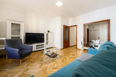 Una televisión o centro de entretenimiento en MAY613 Piso de 1 dormitorio en pleno centro de Madrid - Alquiler temporal