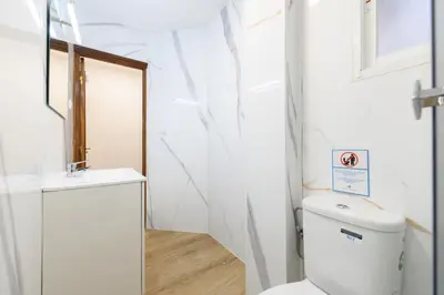 Un baño de MAY613 Piso de 1 dormitorio en pleno centro de Madrid - Alquiler temporal