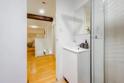 Un baño de apartamento entero chamberi