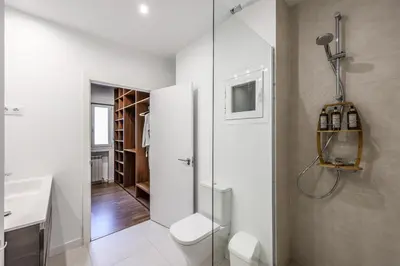 Un baño de Agora Boutique Coliving Madrid
