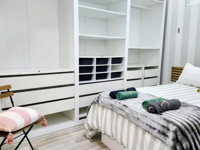 Cama o camas de una habitación en VERSACE 6PACK -SMART HOME-air conditioner - HISTORIC CENTER-GRAN VIA-SOL-MALASANA