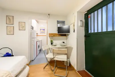 Una televisión o centro de entretenimiento en SVF1304 Acogedor Estudio en el Centro de Madrid - Alquiler temporal