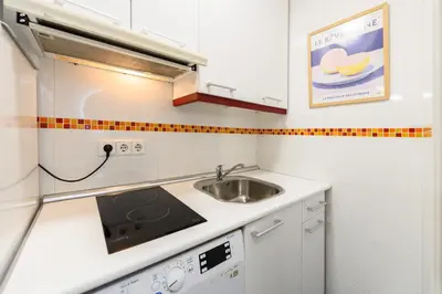 Una cocina o zona de cocina en SVF1304 Acogedor Estudio en el Centro de Madrid - Alquiler temporal