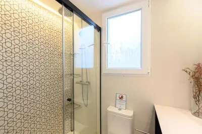 Un baño de TES314E Acogedor Estudio en Centro de Madrid - Alquiler temporal