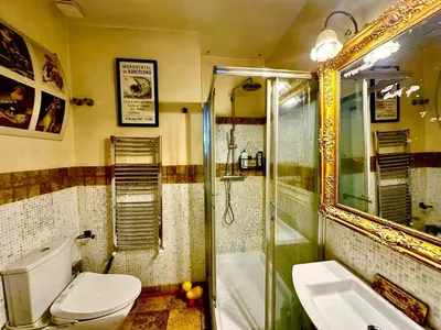 Un baño de Encantador Apartamento Malasaña Non tourist use