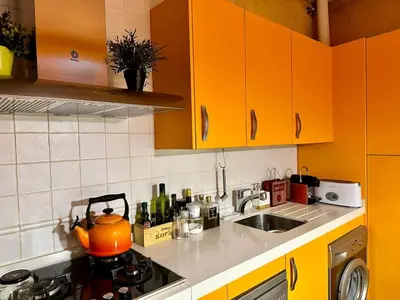 Una cocina o zona de cocina en Encantador Apartamento Malasaña Non tourist use