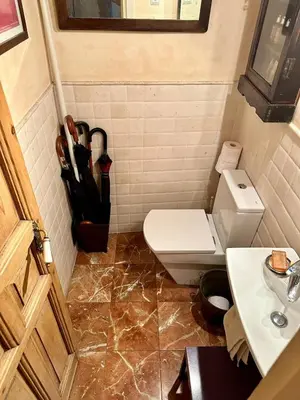Un baño de Encantador Apartamento Malasaña Non tourist use