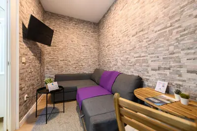Una televisión o centro de entretenimiento en JPA16BI Acogedor piso de 1 dormitorio en Tetuán, Madrid - Alquiler temporal