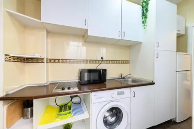 Una cocina o zona de cocina en JPA16BI Acogedor piso de 1 dormitorio en Tetuán, Madrid - Alquiler temporal