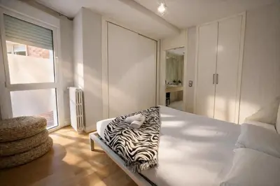 Cama o camas de una habitación en Apartamento espacioso - 2 dormitorios - 2 baños - Cerca del metro