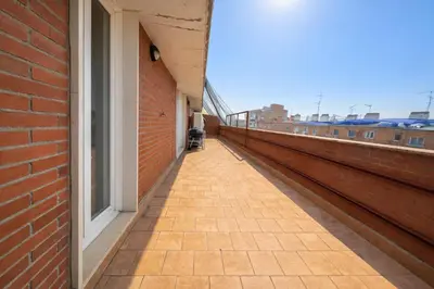 Un balcón o terraza de Apartamento espacioso - 2 dormitorios - 2 baños - Cerca del metro