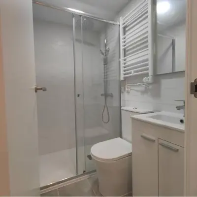 Un baño de Lavapiés Center · Modern Apartment for Two