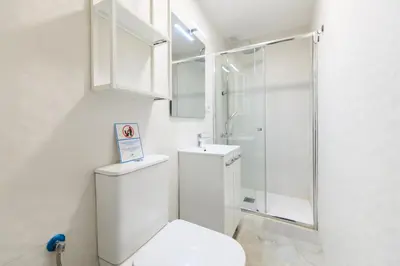 Un baño de SEL60I Piso con terraza y 1 dormitorio en Madrid - Alquiler temporal