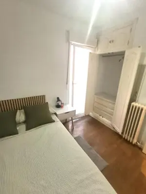 Cama o camas de una habitación en Habitación confortable en Madrid Centro La Latina