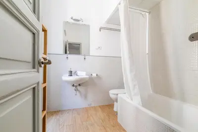 Un baño de Heima en las Letras 1B. Alquiler temporal